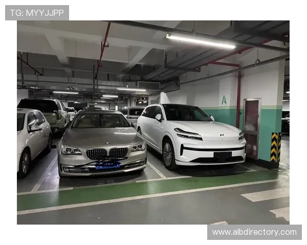 姚明退役后住的那栋别墅，光车库就能塞下整个小区的车