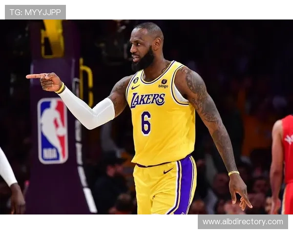 布兰登·英格拉姆无球投射拉开空间提升湖人与詹姆斯挡拆效率